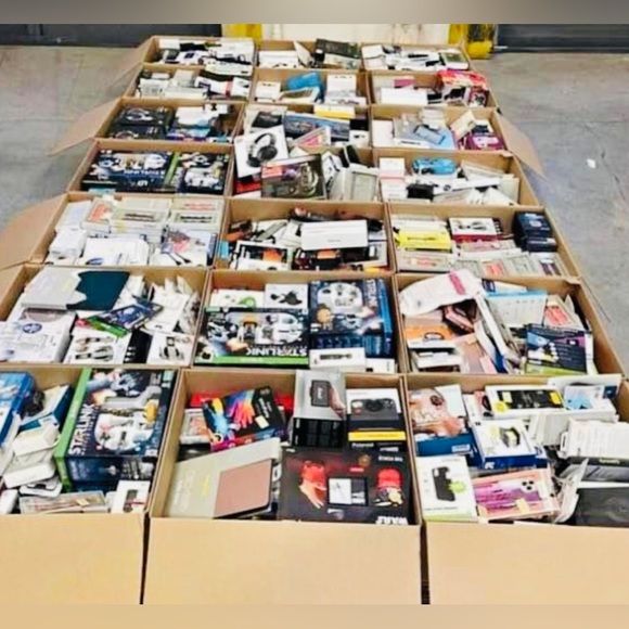 Discover full Returned pallets of mobile phones, computer, and video gaming accessories