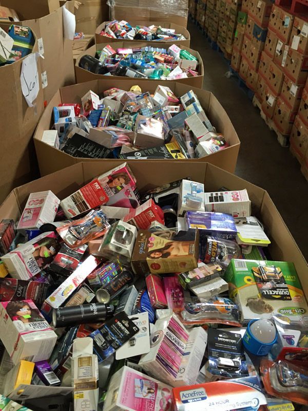 Discover full Returned pallets of mobile phones, computer, and video gaming accessories