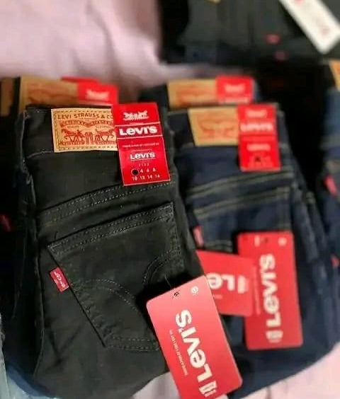 Pallet Of Authentic Levi’s Jeans Available For Sale
