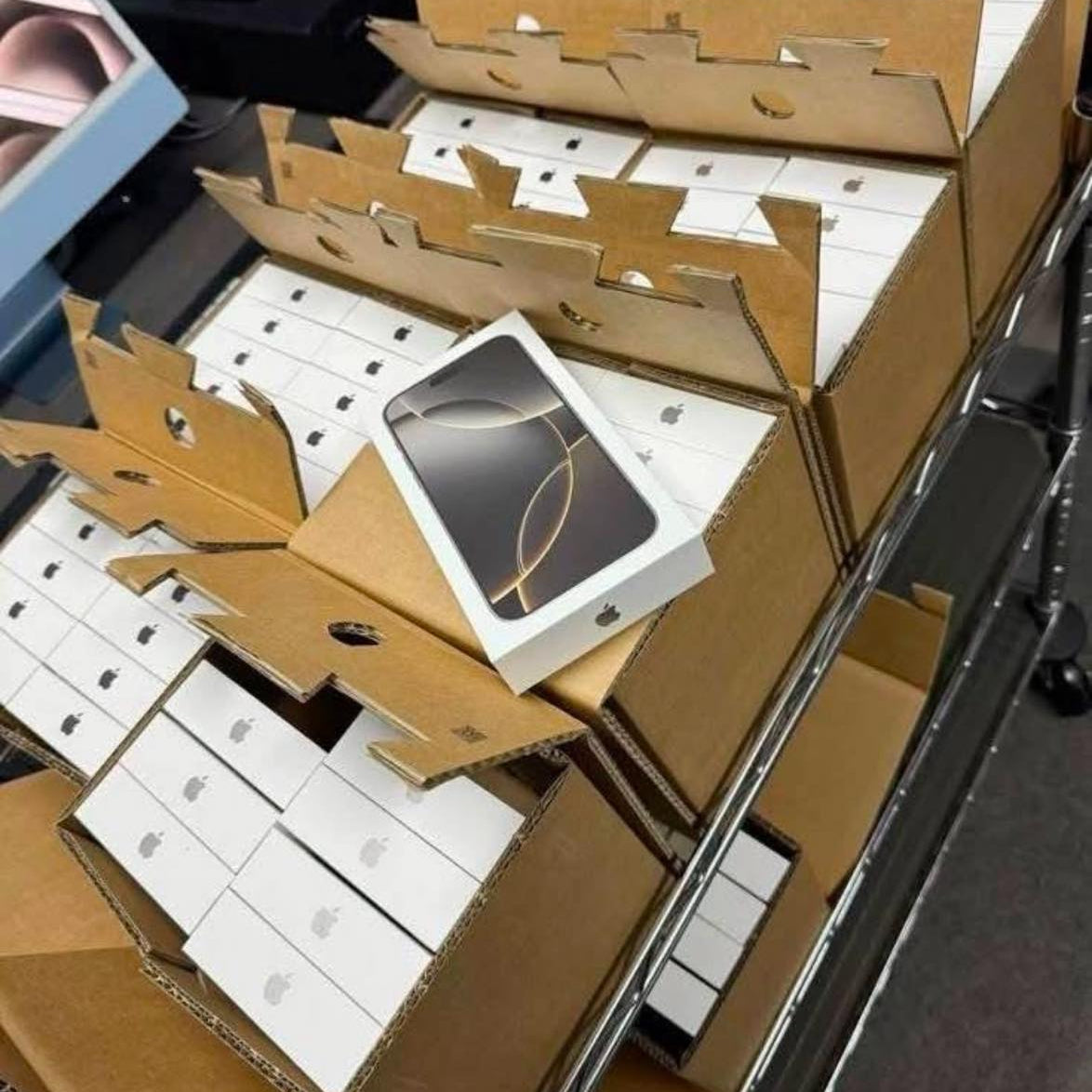 Pallet of Mixed Phones Offered At An Affordable Price