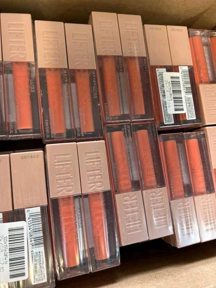Expertly Crafted Makeup Accessory Palettes Fully Stocked