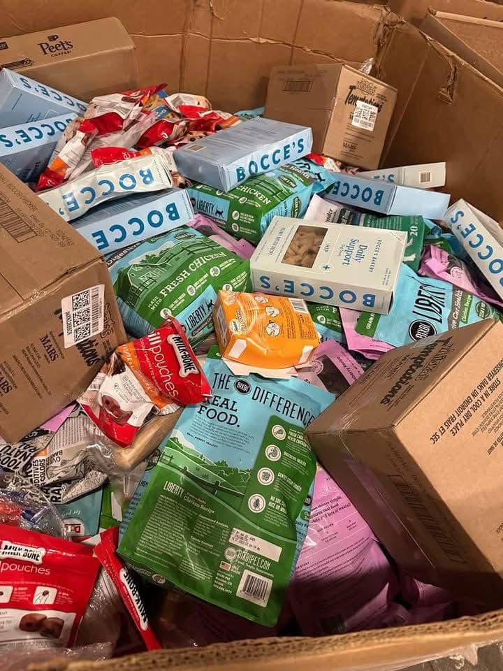 Amazing Deal Mixed Cat & Dog Food Available For Sale
