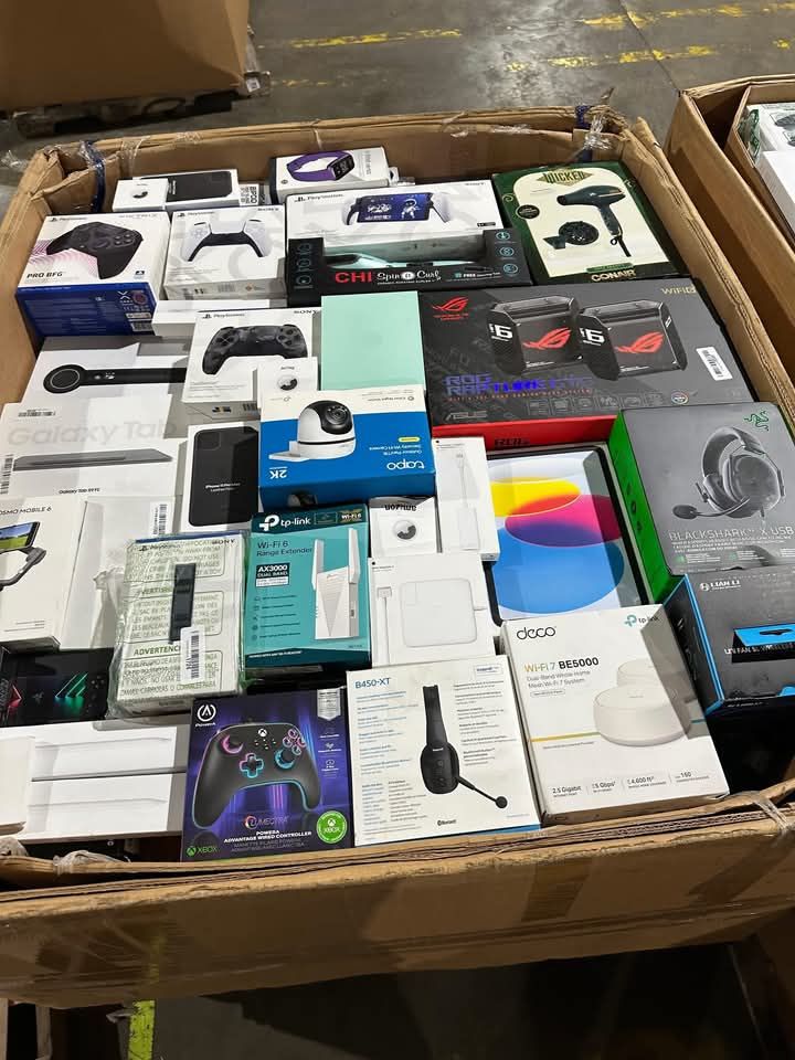 Discover full Returned pallets of mobile phones, computer, and video gaming accessories