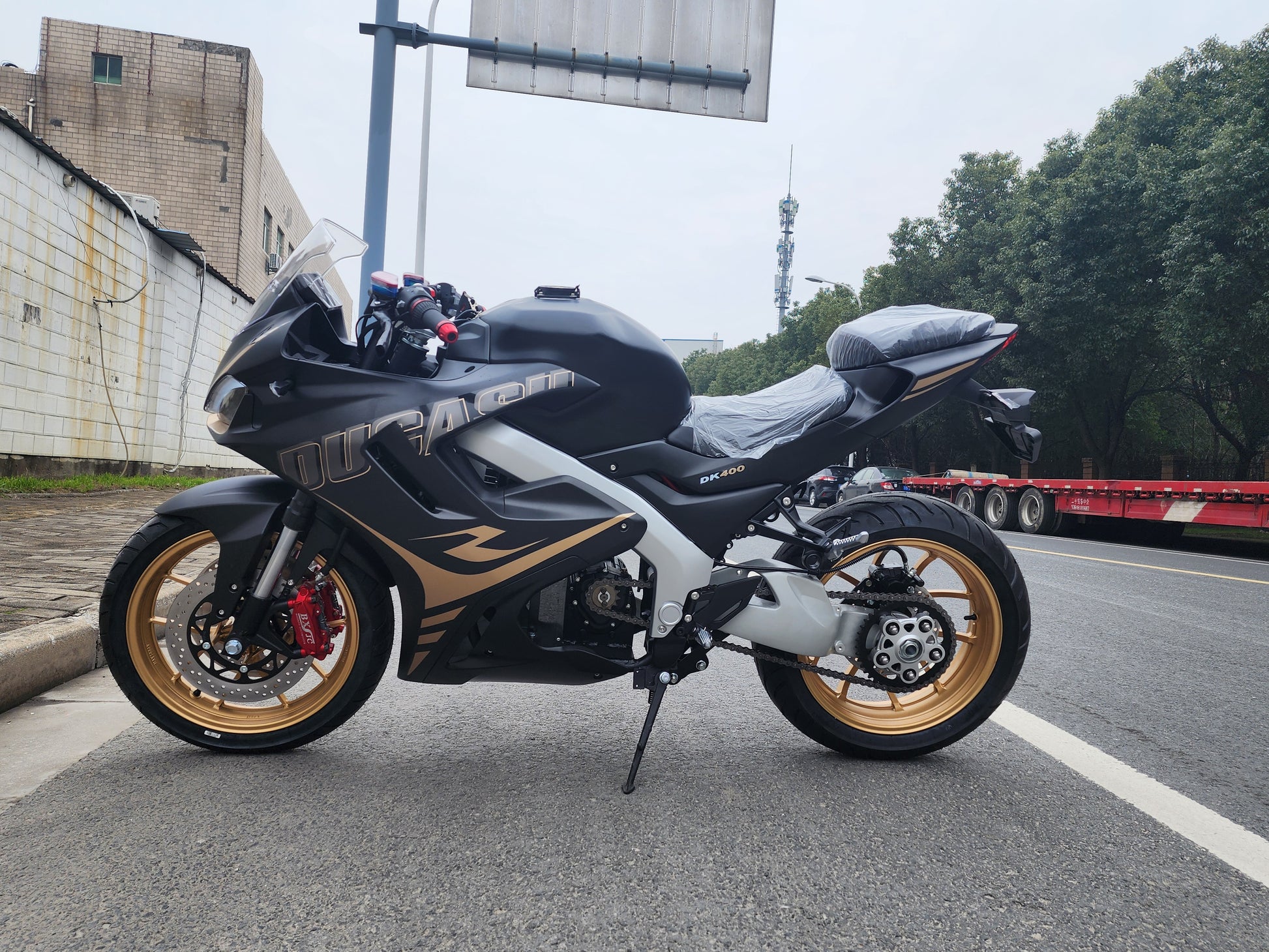 High Performance And Affordability With This Electric Motorcycle Available For Sale In Discount Price